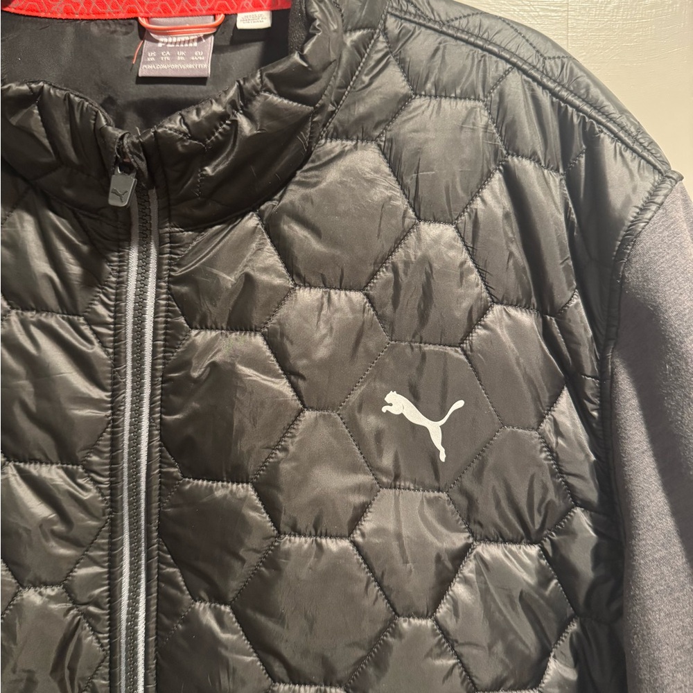 PUMA Men's Cloudspun Wrmlbl Jacket
Black EUC
XXL